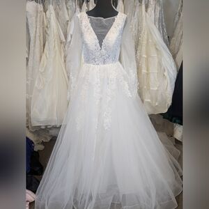 NWT Exquisite Lace Bridal Gown in White size 8
